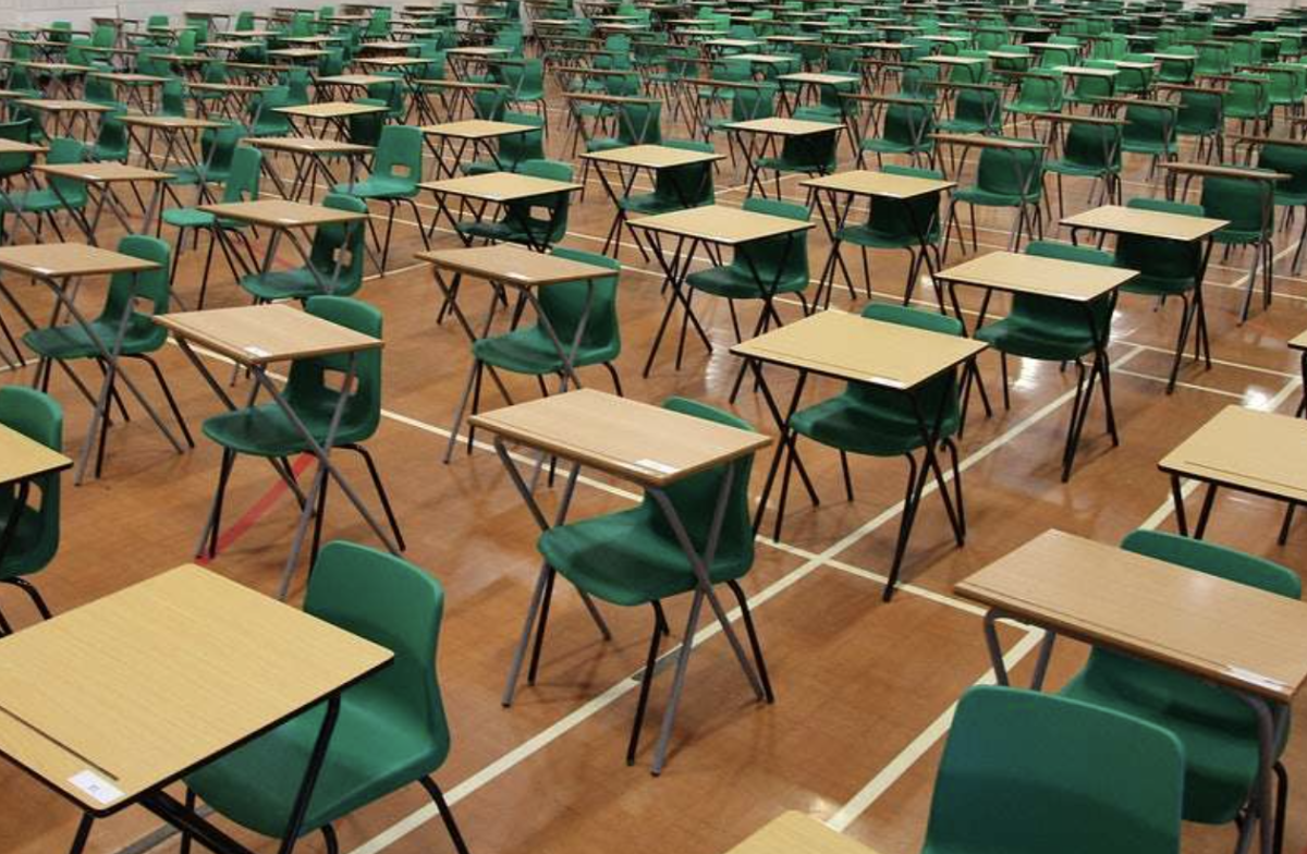 Picture of several desks ready for students to take an exam.
